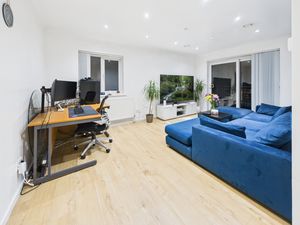 LIVING ROOM- click for photo gallery